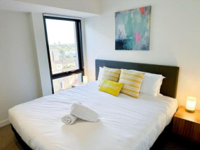 Superb Views Overseeing Albert Park 1BR Apartment
